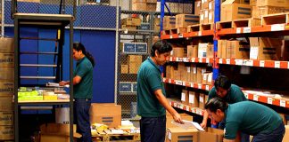 operarios de deposito personal femenino y masculino para deposito mozo y moza de almacen female and male personal deposit workers for deposit waiter and warehouse wench