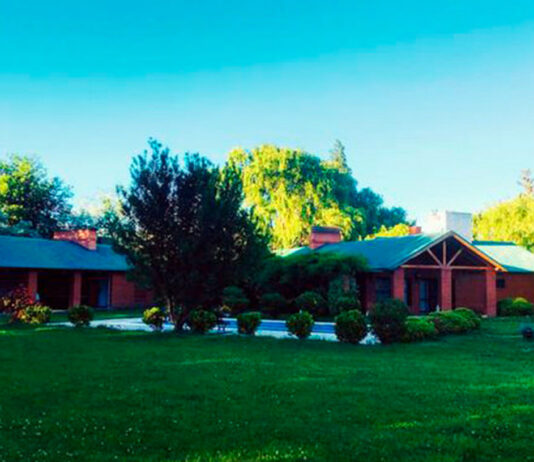 Empleado Para Cuidado y Mantenimiento de Finca Farm Care and Maintenance Employee