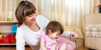 niñera para cuido de niña babysitter for babycare