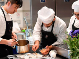 Ayudante de Cocina Assistente di cucina Küchenhelfer empleo de cocinero en españa Kitchen Helper cook job in Spain Empleo en Barcelona