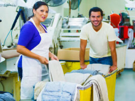 Ayudante de Lavandería Empleo sin experiencia Wäschereihelfer Aiutante di lavanderia Laundry Helper Laundry Personnel in Canada