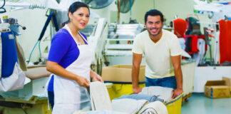 Ayudante de Lavandería Empleo sin experiencia Wäschereihelfer Aiutante di lavanderia Laundry Helper Laundry Personnel in Canada