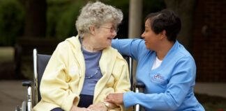 Cuidadores en España residencia de mayores en Barcelona Empleo sin experiencia en España Gerocultores Caregivers in Spain Personal for nursing home in Barcelona