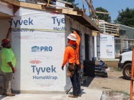 Ayudantes de construccion Remodelaciones de casas en USA obreros Construction Helpers Home Remodeling in the USA Workers