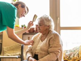 Cuidadores Centro Geriátrico en España empleo sin experiencia en Barcelona Caregivers at a Geriatric Center in Spain no-experience employment