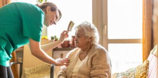 Cuidadores Centro Geriátrico en España empleo sin experiencia en Barcelona Caregivers at a Geriatric Center in Spain no-experience employment