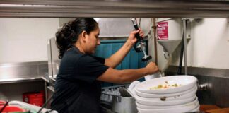 Lavaplatos personal para restaurante en St Ignace empleo en Míchigan empleo sin experiencia en USA Personal Dishwasher for Restaurant Job without Experience in USA