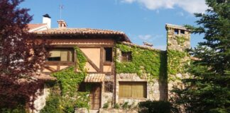 SE NECESITA MATRIMONIO INTERNO PARA CASA DE CAMPO (MÍNIMA EXPERIENCIA). SE OFRECE ALOJAMIENTO + ALIMENTACIÓN Y EXCELENTE SALARIO Matrimonio Interno para Casa de Campo en Madrid empleo de Guardeses en España empleada del hogar Live-in Marriage for a Country House in Madrid Domestic Worker Job in Spain
